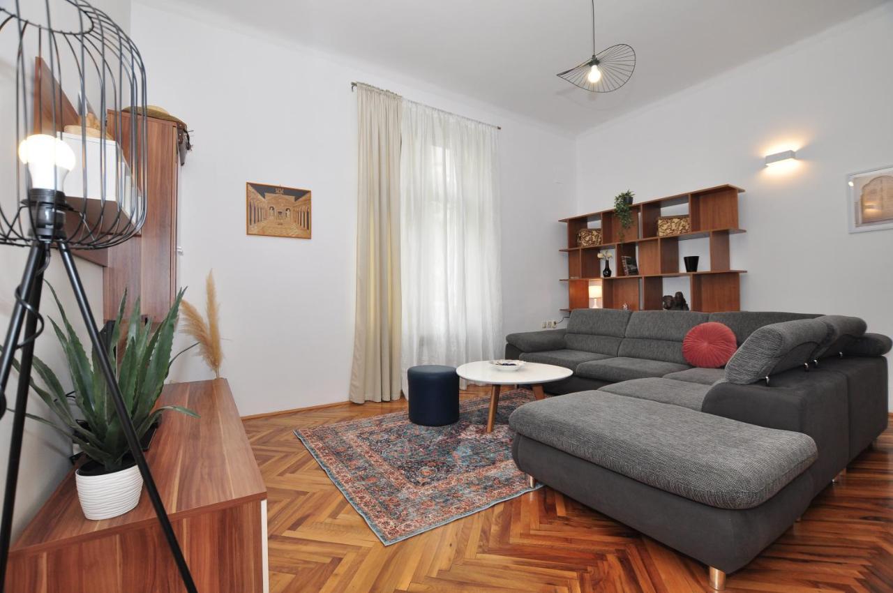 Apartment Moel สปลิท ภายนอก รูปภาพ